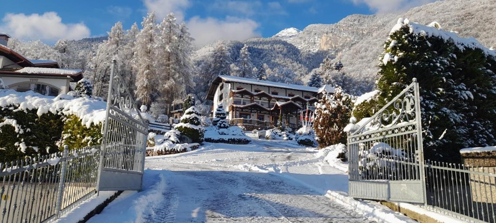 Hotel Ristorante Scoiattolo Sporminore Экстерьер фото