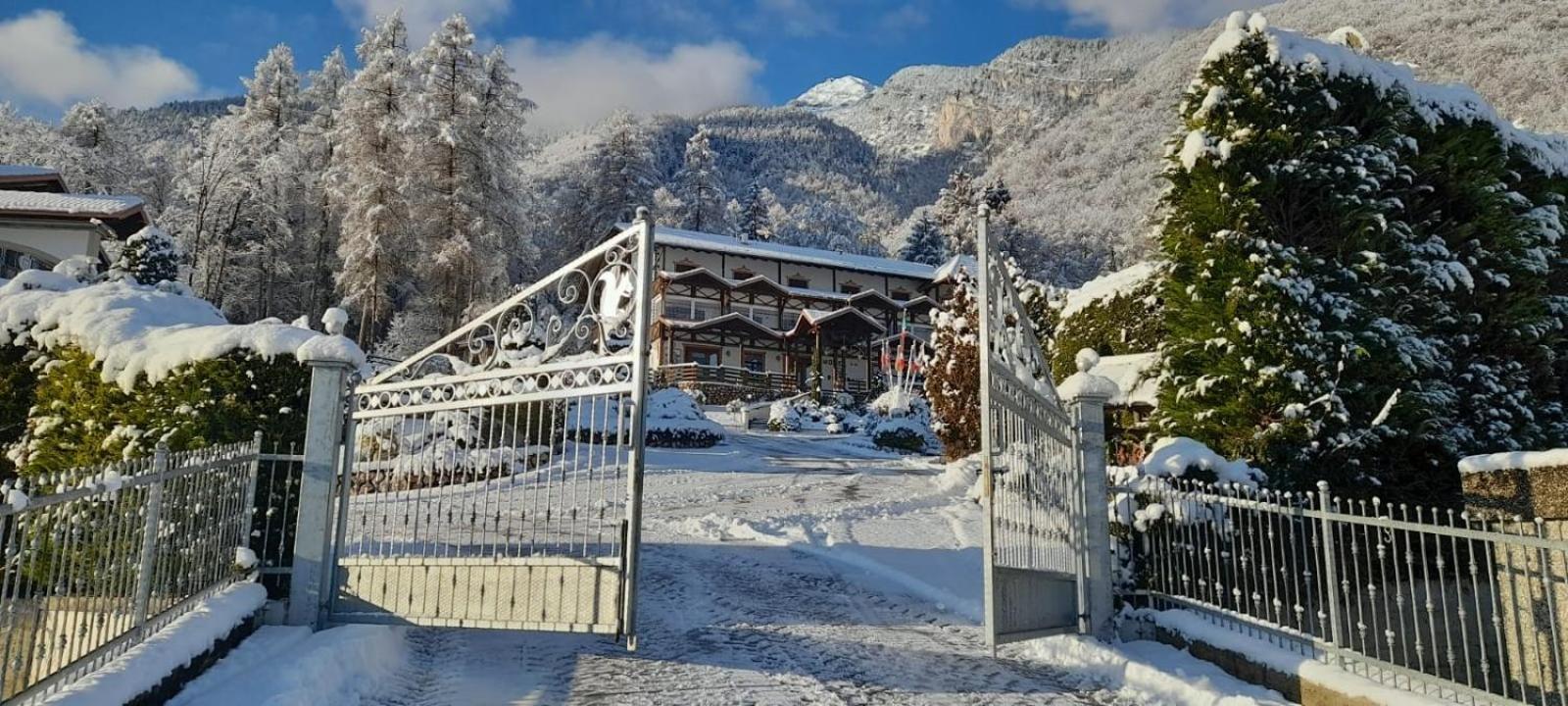 Hotel Ristorante Scoiattolo Sporminore Экстерьер фото